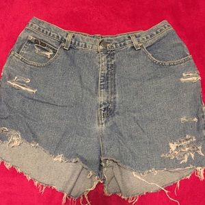DIY studded distressed high waisted jean shorts!